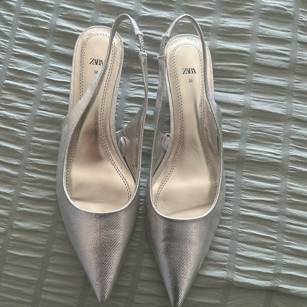 Metallic slingback